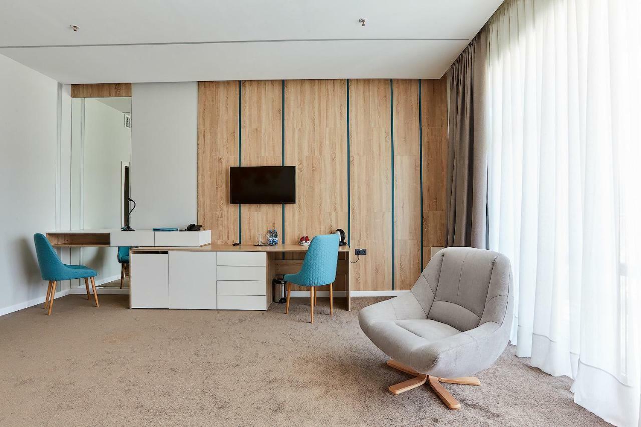 Aqua-Minsk Hotel Plus Εξωτερικό φωτογραφία